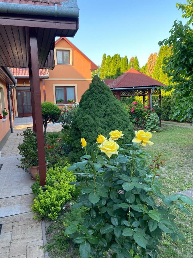 Apartman Dora Hajduszoboszlo Exterior photo